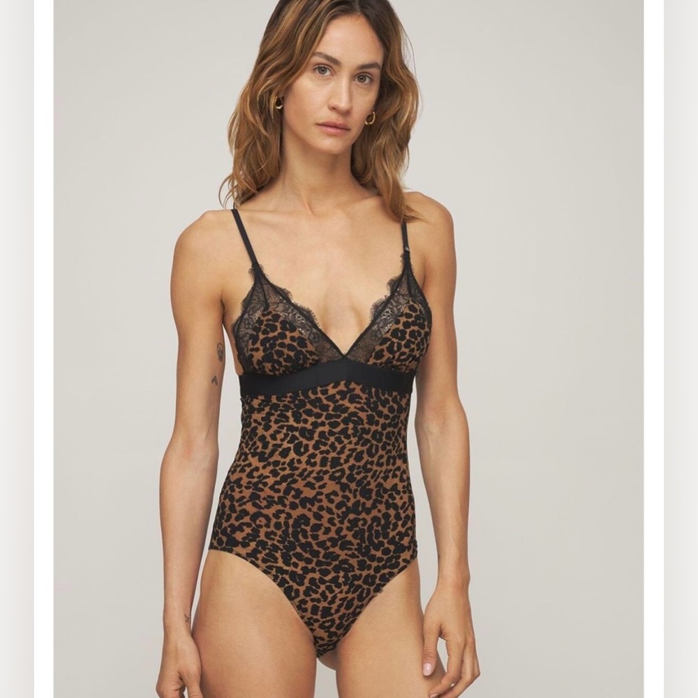 Love Stories Doris Brown Leo bodysuit size 2